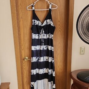 Black and White High Low Sundress with V-Neck